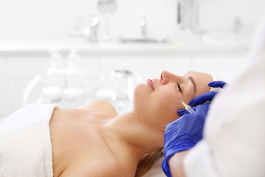 The Benefits and Disadvantages of a Vampire Facelift The Benefits and Disadvantages of a Vampire Facelift